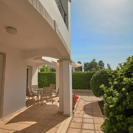 Cheerful 3 Bdr Near The Beach