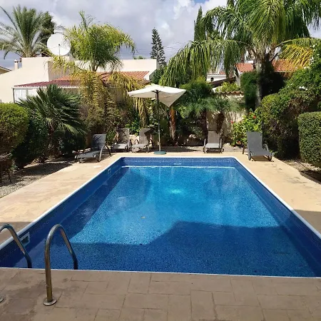 Cheerful 3 Bdr Near The Beach