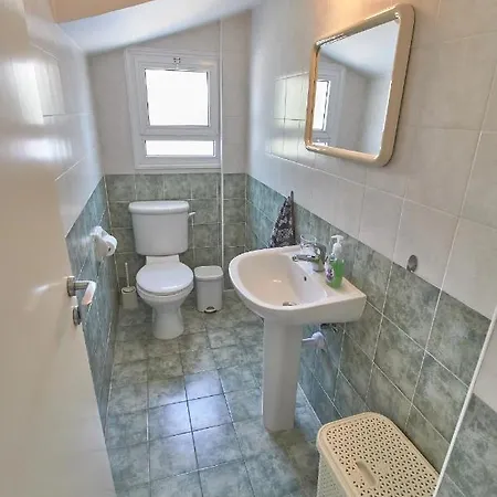 Cheerful 3 Bdr Near The Beach Villa Coral Bay