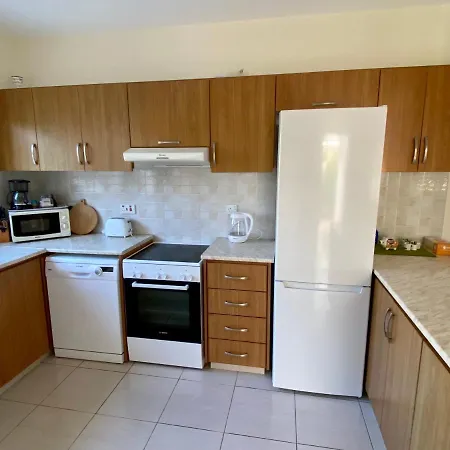 Villa Cheerful 3 Bdr Near The Beach