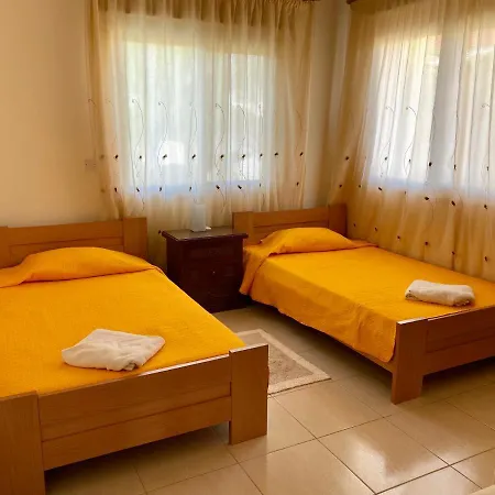 Villa Cheerful 3 Bdr Near The Beach *