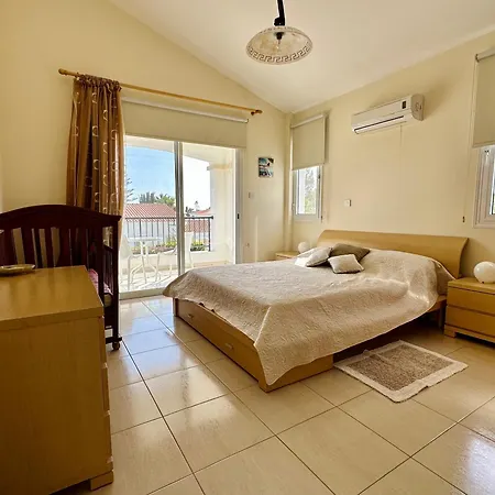Cheerful 3 Bdr Near The Beach * Coral Bay