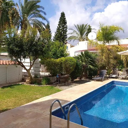 Cheerful 3 Bdr Near The Beach
