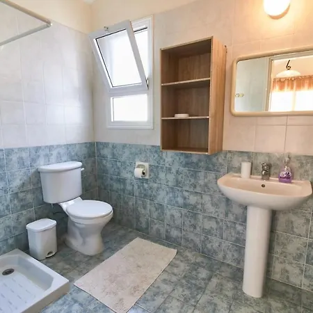 Cheerful 3 Bdr Near The Beach Coral Bay