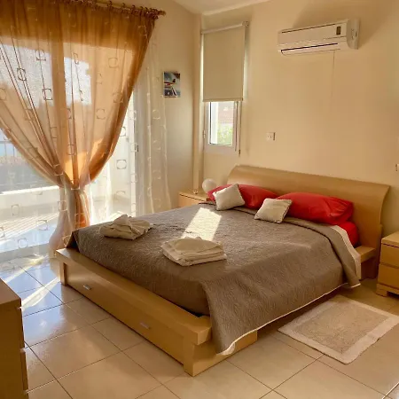 Cheerful 3 Bdr Near The Beach