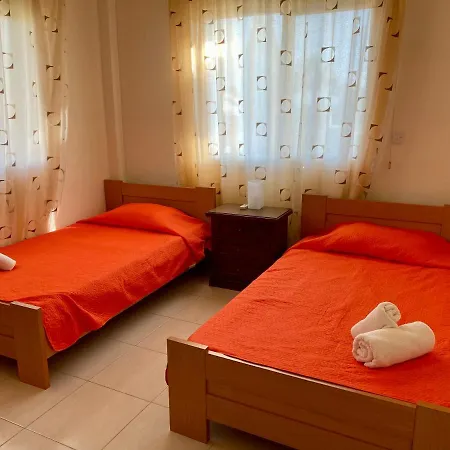 Villa Cheerful 3 Bdr Near The Beach *
