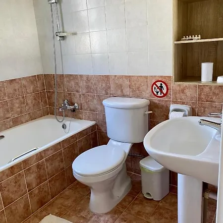 Cheerful 3 Bdr Near The Beach Villa Coral Bay