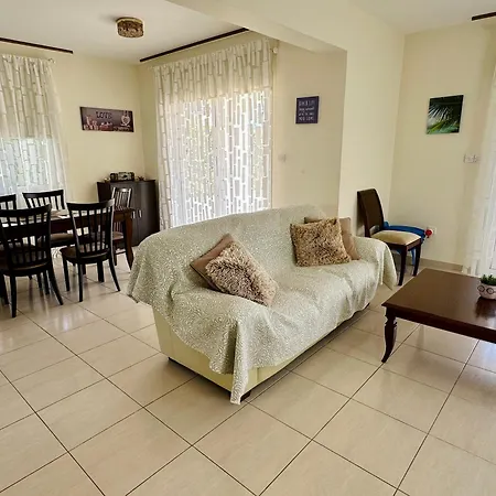Villa Cheerful 3 Bdr Near The Beach Coral Bay